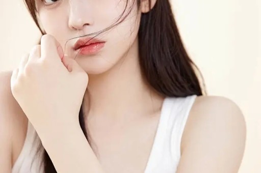 原来她早已结婚丈夫是国家一级演员如今定居上海被家人宠成宝